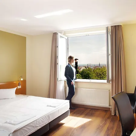 Western Macrander 4* Dresden