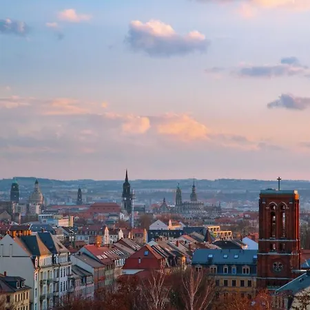 Western Macrander Dresden