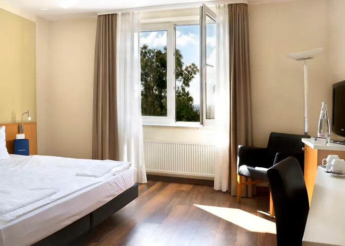 Western Macrander Szálloda 4*