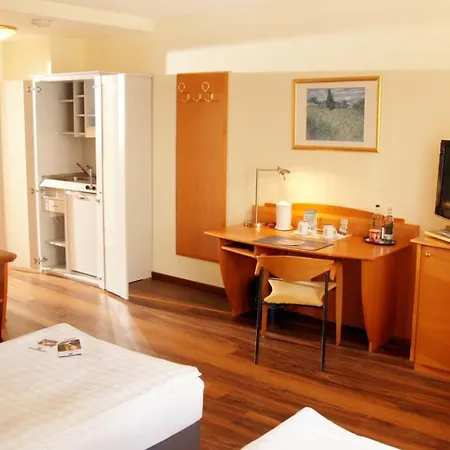 Western Macrander 4* Dresde