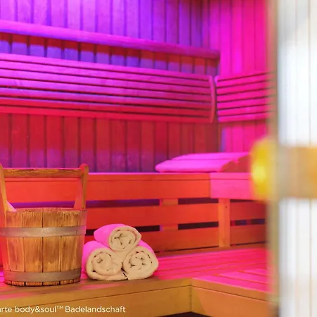 Western Macrander Hotel 4*